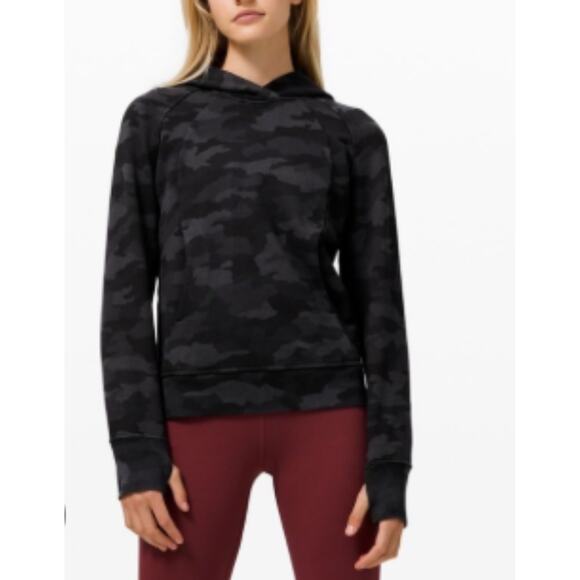 lululemon athletica Tops - Lululemon Scuba Camo Pullover Hoodie Thumbholes Size 6